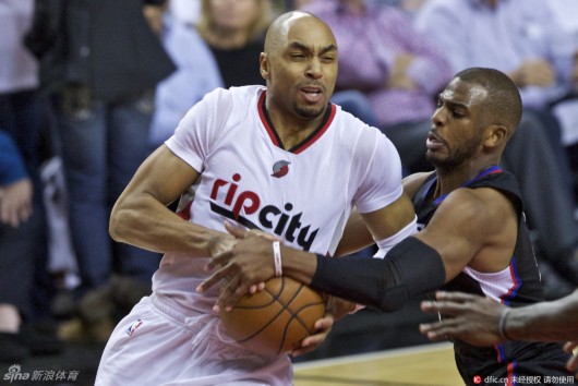 他在快发球 他在快发球